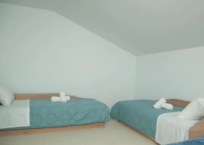 Modern Apartment Close To Milos Ton Xotikon