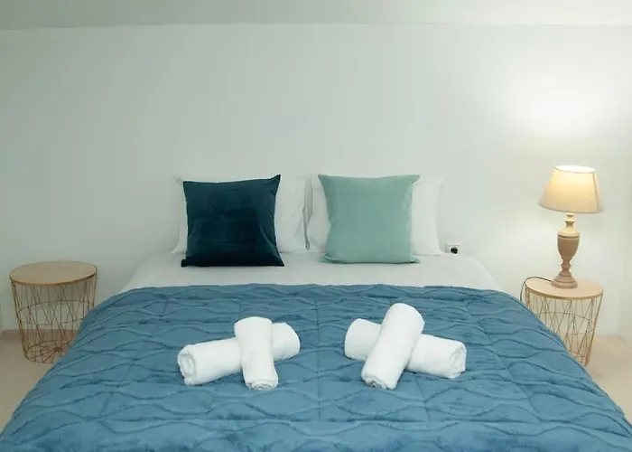 Modern Apartment Close To Milos Ton Xotikon